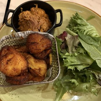 Casita Isabela Gastropub - pernil estafado guisado (braised stewed pulled pork) with sweet plantains side - Gastropubs Near Me - Isabela, Puerto Rico