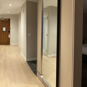 The Watermark Hotel - Bedroom and hall - Hotels Near Me - Tysons, Virginia The Watermark Hotel - Bedroom and hall - Hotels Near Me - Tysons, Virginia
