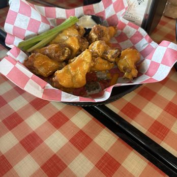 Tomasino's Pizza - Chicken wings with mild sauce - Pizza Near Me - Orlando, Florida Tomasino's Pizza - Chicken wings with mild sauce - Pizza Near Me - Orlando, Florida