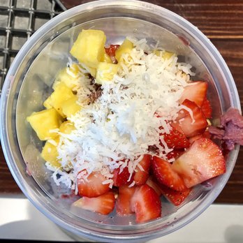 Yago Juice - Roundabout with acai, banana, strawberry, mango and granola. - Juice Bars & Smoothies Near Me - Long Beach, California Yago Juice - Roundabout with acai, banana, strawberry, mango and granola. - Juice Bars & Smoothies Near Me - Long Beach, California