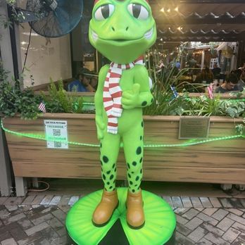 Frosty Frog Cafe - Statue outside - Cafes Near Me - Hilton Head Island, South Carolina