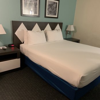 Kings Inn San Diego - King size bed - San Diego, CA