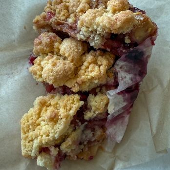 Mariposa Bakery - Apple & Berries Tart - Bakeries Near Me - Cambridge, Massachusetts