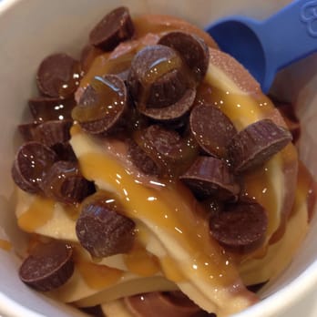 Yogurtland - If you are a caramel fanatic like I am, go for those caramel filled chocolate cups. - Ice Cream & Frozen Yogurt Near Me - Mountain View, California