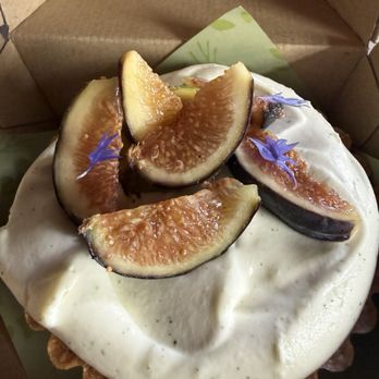 Pinecone Bakeshop Plus Cafe - Figgy Jin Xuan Oolong Tart - Coffee & Tea Near Me - Alhambra, California