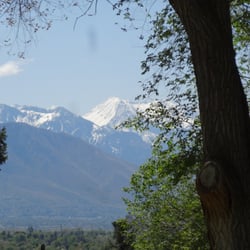 Lindsey Gardens - Mountain views....