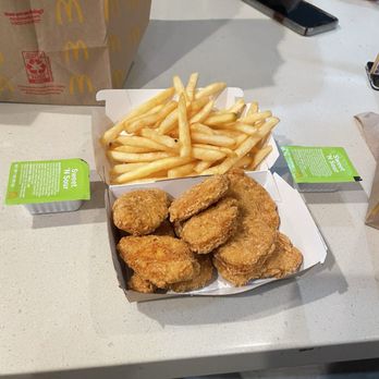 McDonald's 中サイズ ソフトドリンク 緑色 McDonald's 中サイズ ソフトドリンク 緑色