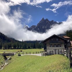 Drei Zinnen Nationalpark Tre Cime di Lavaredo - At the start of the hiking trails from Sexten