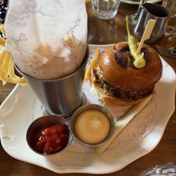 Le Crocodile - Burger - French Near Me - Brooklyn, New York