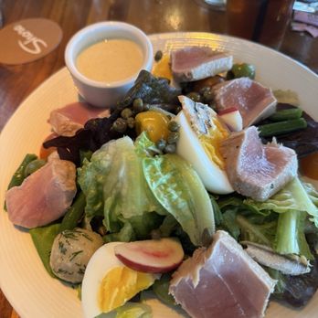 Shore - Tuna Niçoise salad. So delicious! - New American Near Me - Longboat Key, Florida Shore - Tuna Niçoise salad. So delicious! - New American Near Me - Longboat Key, Florida