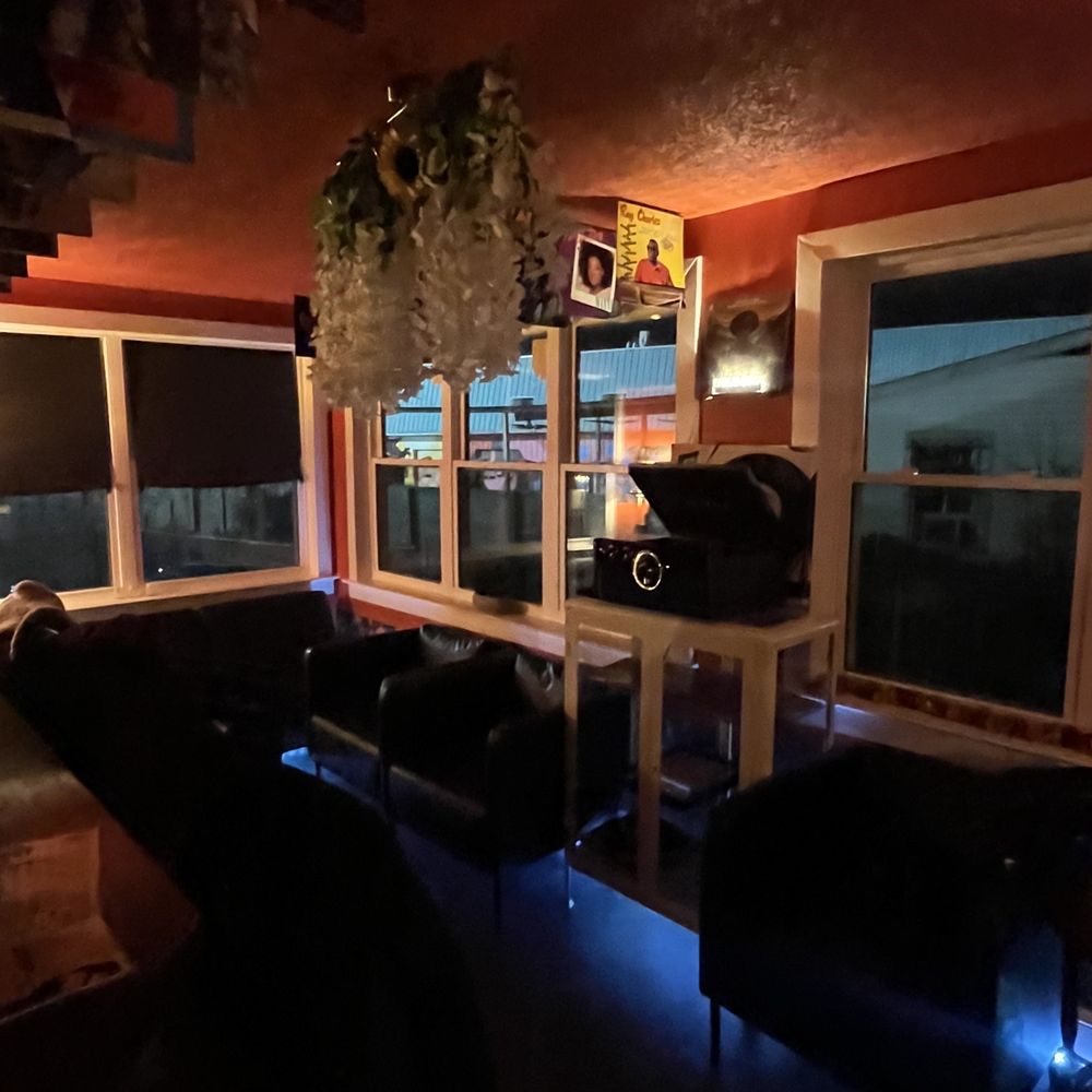 Kenny's KALE - a living room with couches and a table - Salad Near Me - Temple Hills, Maryland