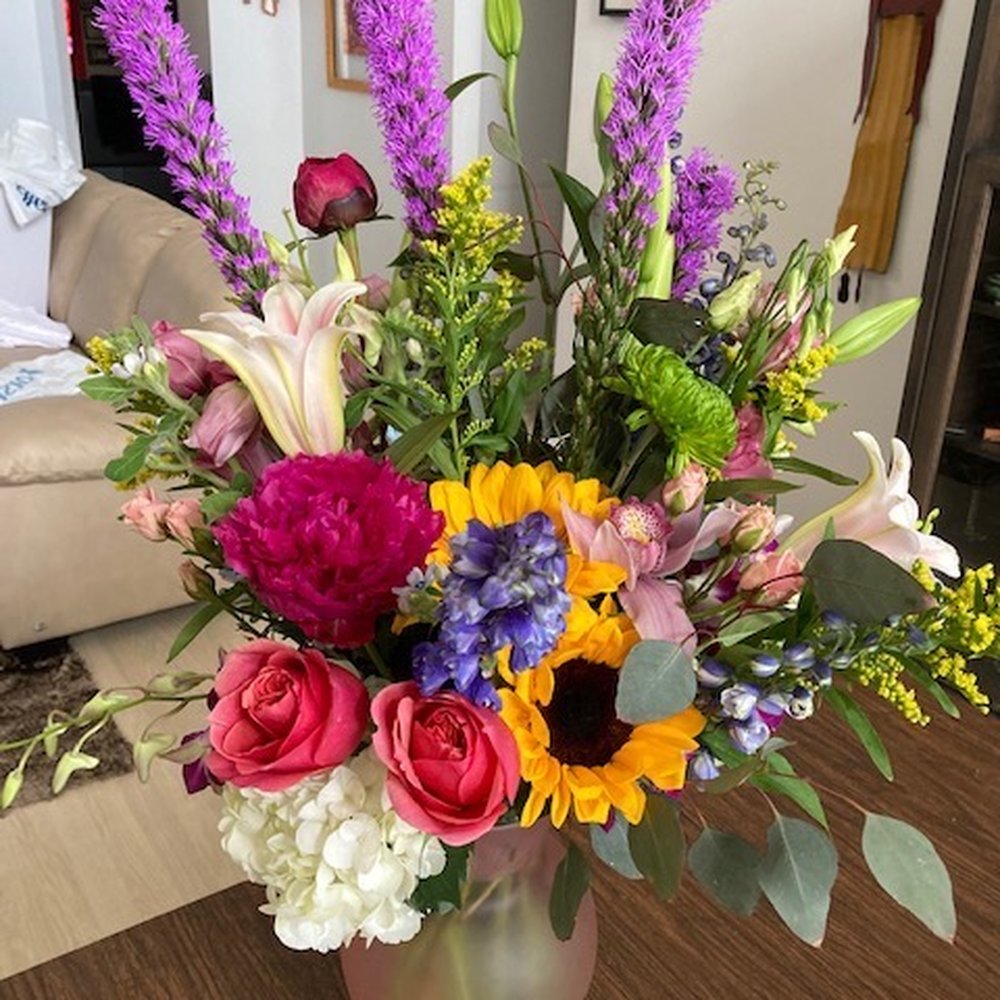 2022 "Big and showy" designer's choice arrangement 2022 "Big and showy" designer's choice arrangement