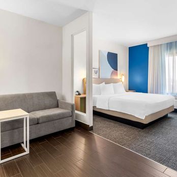 Spark by Hilton Pearland - Guest room - Hotels Near Me - Pearland, Texas Spark by Hilton Pearland - Guest room - Hotels Near Me - Pearland, Texas