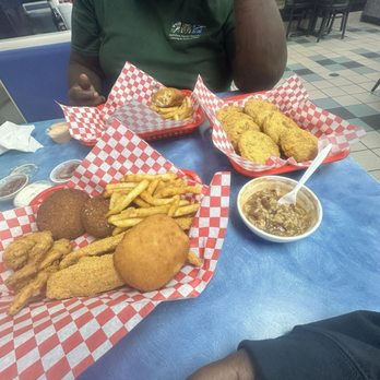Sam's Southern Eatery - Fish and shrimp fries fried green tomatoes and crab cakes - Burgers Near Me - Slidell, Louisiana Sam's Southern Eatery - Fish and shrimp fries fried green tomatoes and crab cakes - Burgers Near Me - Slidell, Louisiana