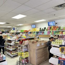 T & T Ginseng - Inside store
