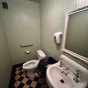 Bonge's Tavern - Ladies room - New American Near Me - Perkinsville, Indiana