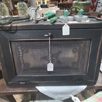 Ten Thousand Treasures - Antiques Near Me - Kirklin, Indiana Ten Thousand Treasures - Antiques Near Me - Kirklin, Indiana