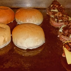 Le Délicieux - Bacon et montagnard en préparation , miam