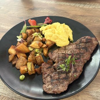 Eves Eatery - Steak and eggs - Pizza Near Me - Carson City, Nevada