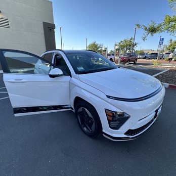 Deluxe Window Tinting - 2024 Kona Lmtd EV - Car Window Tinting Near Me - Roseville, California Deluxe Window Tinting - 2024 Kona Lmtd EV - Car Window Tinting Near Me - Roseville, California