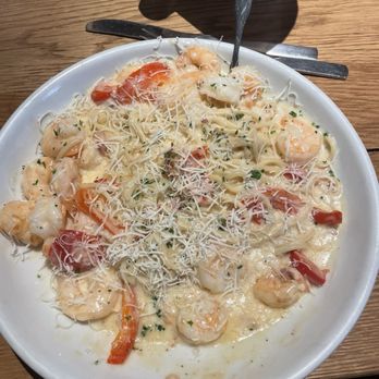 Olive Garden Italian Restaurant - Shrimp Carbonara - Italian Near Me - Carson, California