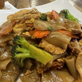 Little Spice - Pad see ew with chicken - Thai Near Me - Owings Mills, Maryland Little Spice - Pad see ew with chicken - Thai Near Me - Owings Mills, Maryland