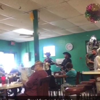 Eva's Cafe - Band came in and sang a couple of songs - Mexican Near Me - San Antonio, Texas