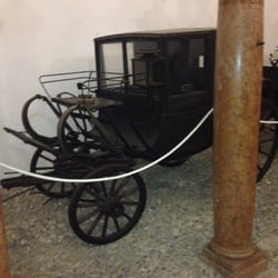 Villa Manin Resort - Old transportation vehicles
