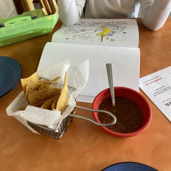 Que Brava - Fresh hot chips and salsa served on the table when you're seated. - Mexican Near Me - Yorkville, Illinois Que Brava - Fresh hot chips and salsa served on the table when you're seated. - Mexican Near Me - Yorkville, Illinois