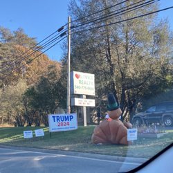 Service Realty - AVOID this business. They support anti-Democratic fascist sexist pigs