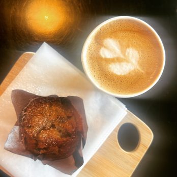 Cubico Coffee - Cappuccino and blueberry muffin - Coffee & Tea Near Me - Davie, Florida Cubico Coffee - Cappuccino and blueberry muffin - Coffee & Tea Near Me - Davie, Florida