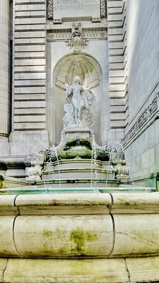Photo of New York Public Library - Stephen A. Schwarzman Building - New York, NY, US. Fountain
