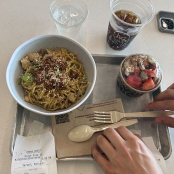 honeygrow - Garlic Butter Chicken - Salad Near Me - Fairfax, Virginia honeygrow - Garlic Butter Chicken - Salad Near Me - Fairfax, Virginia