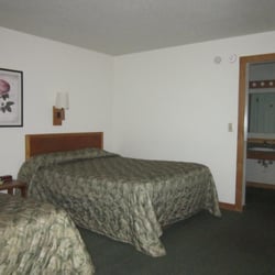 Downtowner Inn - Standard Two Queen Room