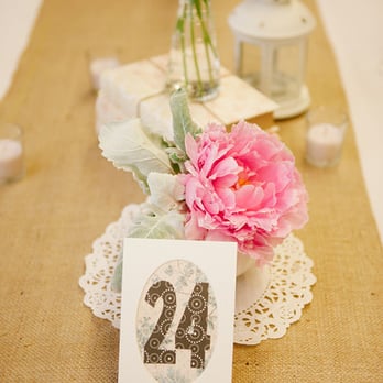 My Wedding Sense - simple centerpiece & handmade table numbers - Wedding Planning Near Me My Wedding Sense - simple centerpiece & handmade table numbers - Wedding Planning Near Me