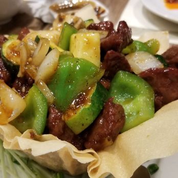 Congee Queen - K6 - diced sirloin with chili black pepper in golden bowl ($17.99) - Chinese Near Me - Markham, Ontario