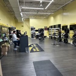Tint World - Kevin and Sam working
