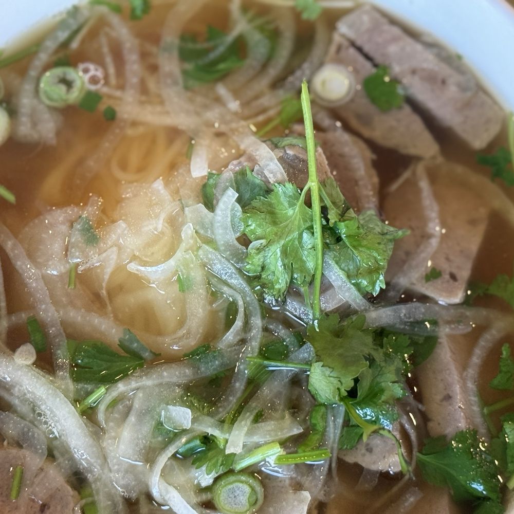 Viet Fortune - 16oz Broth Lemongrass Beef (Sauteed with onion) - Vietnamese Near Me - Woodbridge, Virginia Viet Fortune - 16oz Broth Lemongrass Beef (Sauteed with onion) - Vietnamese Near Me - Woodbridge, Virginia