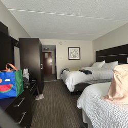 Holiday Inn Express Clayton - double queen