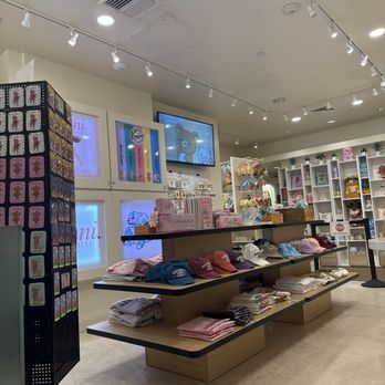 Moni - Accessories Near Me - Honolulu, Hawaii