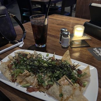 Yard House - Poke Nachos - Bars Near Me - Roseville, California