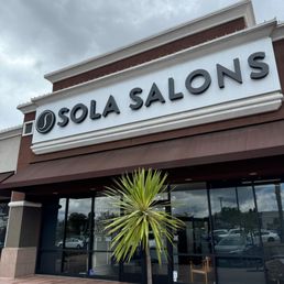 Andy of Everyday Nails provides services in a salon room here;)) Make your next appointment. No Regrets, ladies! Andy of Everyday Nails provides services in a salon room here;)) Make your next appointment. No Regrets, ladies!