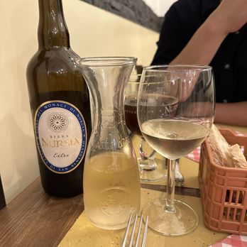 Osti Matti - House white, beer 10% alc - Trattorie Near Me - Rome, RM