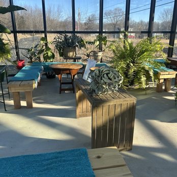 Full Circle - Greenhouse seating - Coffee & Tea Near Me - Gardiner, New York