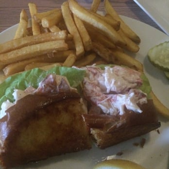 Atlantic Grill - Horrible Lobster roll I should have sent back - Seafood Near Me - Rye, New Hampshire