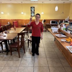 East Wind Chinese Food & Sushi - Dining room.