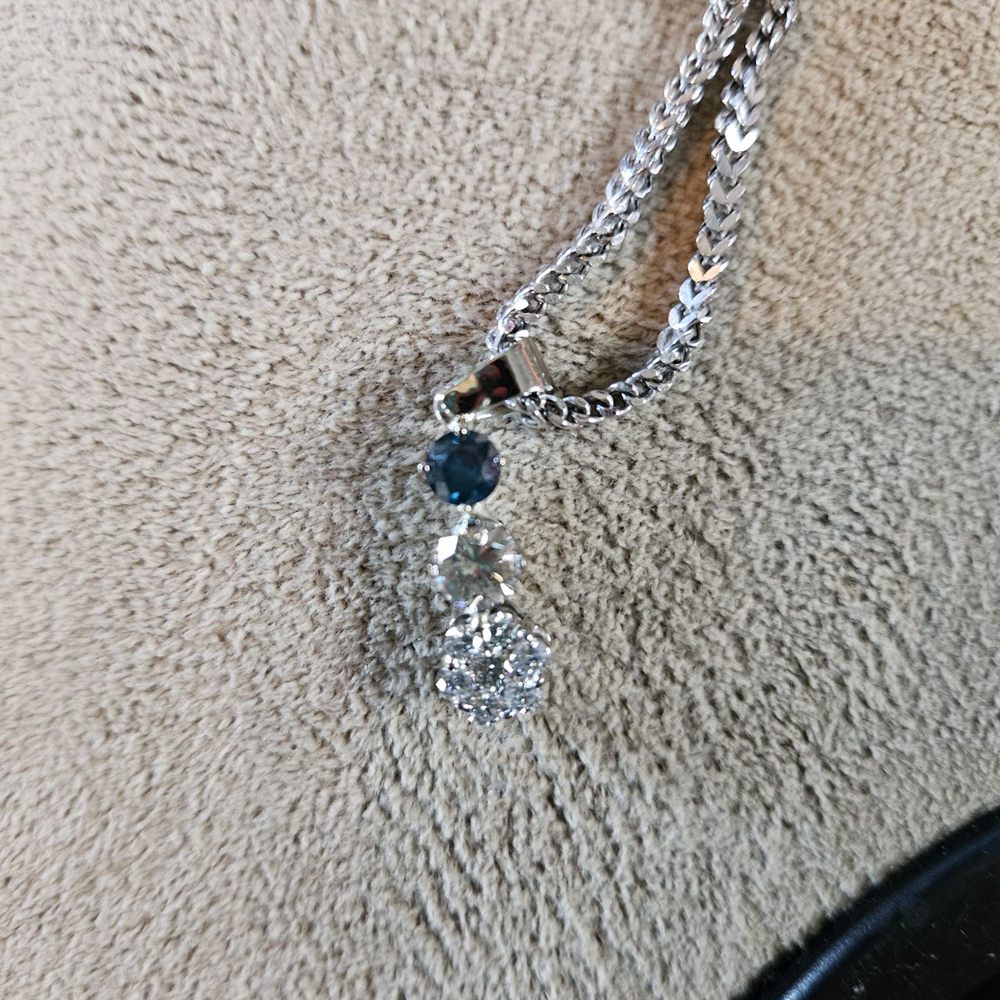 Beautiful pendant. Beautiful pendant.