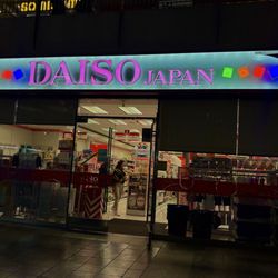 Daiso - Entrance