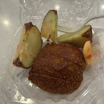 Famous Apples - The apple was great !There was no air conditioning in the shop. The employee was very polite for having to endure that heat ! Not cool. - Desserts Near Me - Northridge, California
