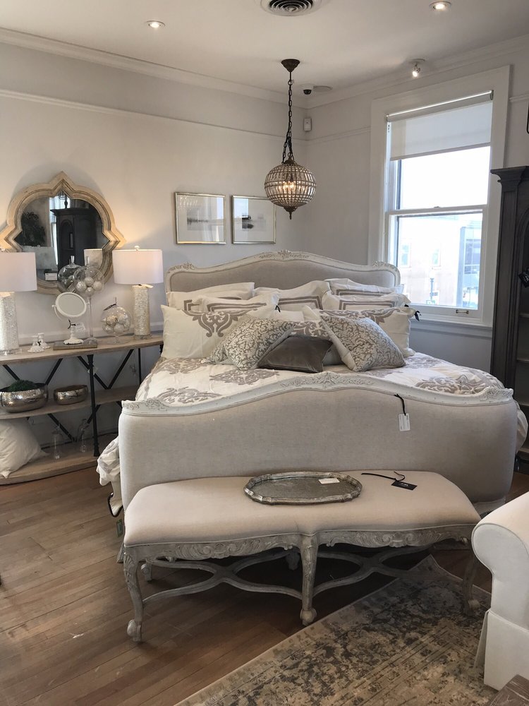 WINTERBERRY LANE Updated August 2024 21 Photos 166 Lakeshore Road